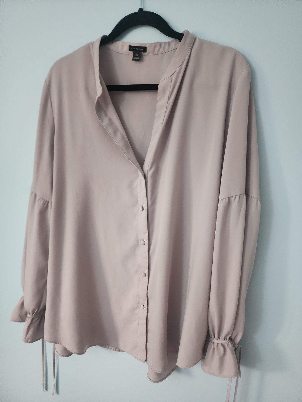 Banana Republic Dove Grey Button-Front Tie-Cuff Blouse